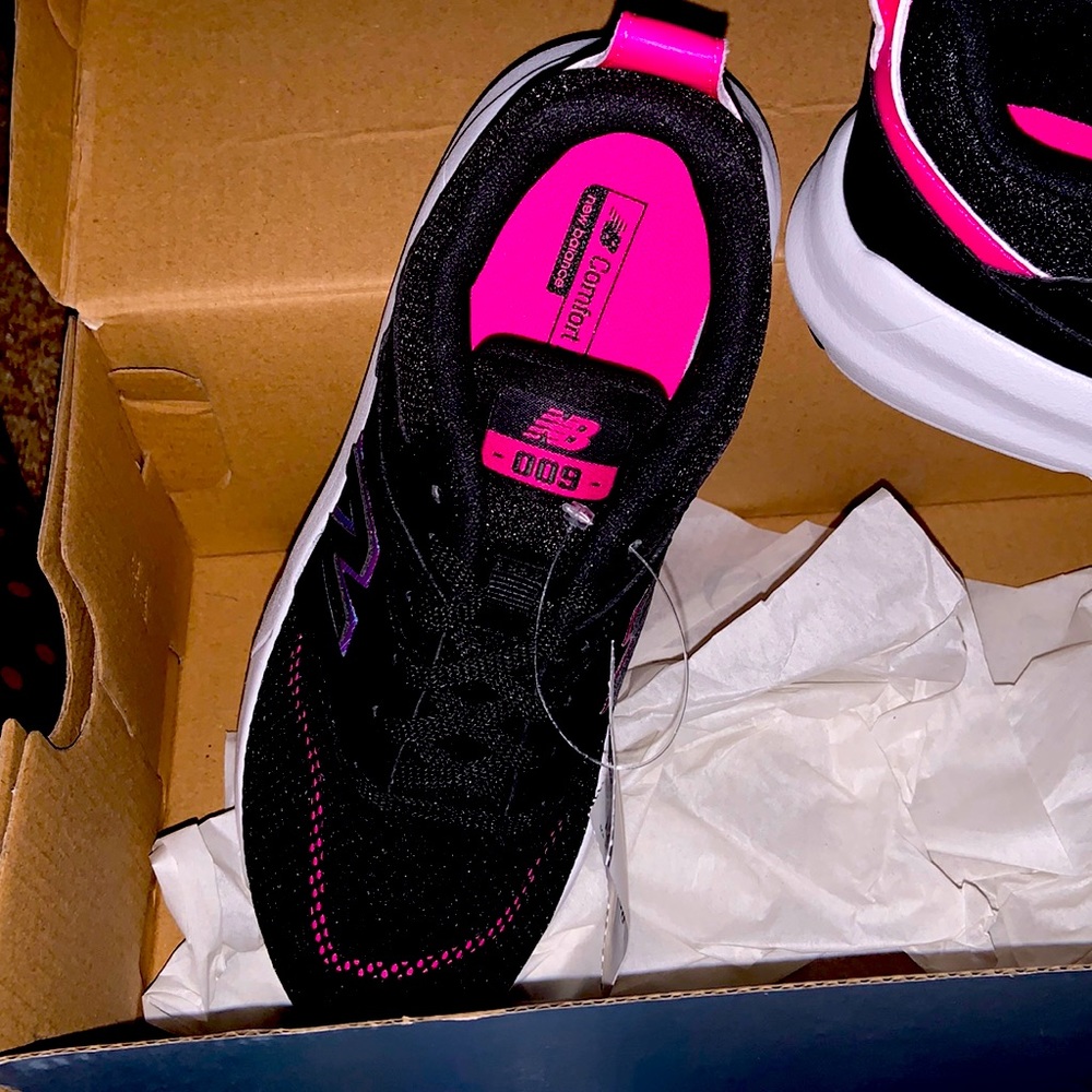 Girls athletic shoes